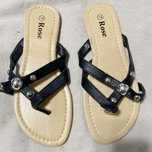 Black sandals size 7